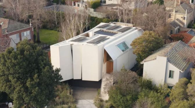 Architectural Tours: Off-Grid ‘Limestone House’ In Melbourne, Australia