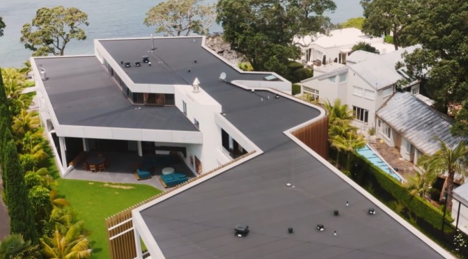 Home Tour: ‘Clifftops’ In Auckland, New Zealand